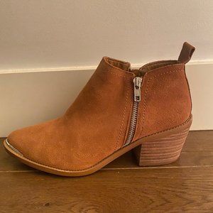 Dolce Vita Tan Suade Booties